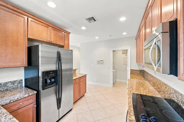 Unit 25 photo 19