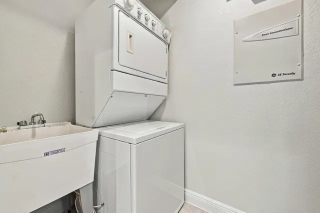 Unit 25 photo 20