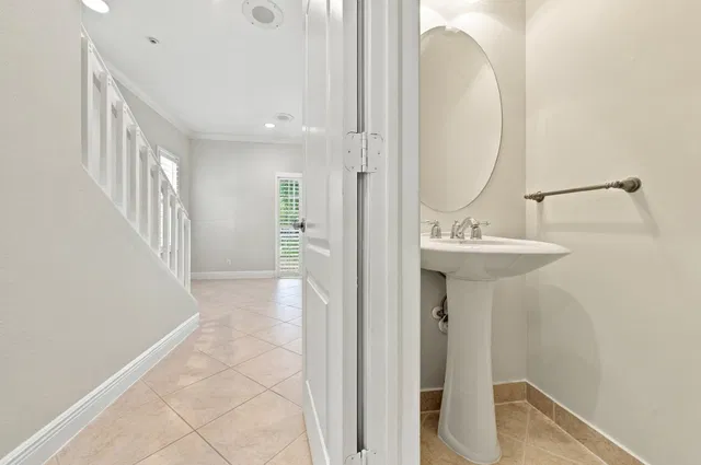 Unit 25 photo 21