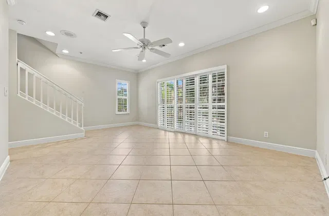 Unit 25 photo 23