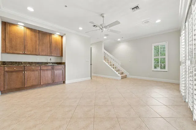 Unit 25 photo 24