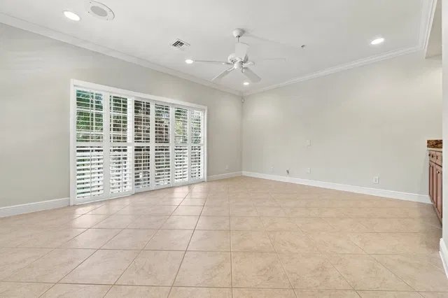 Unit 25 photo 26