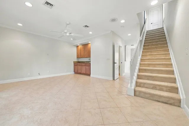 Unit 25 photo 27