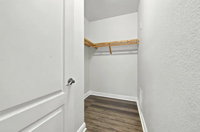 Unit 25 photo 31