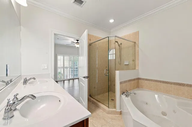 Unit 25 photo 32