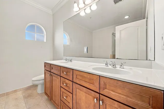 Unit 25 photo 33