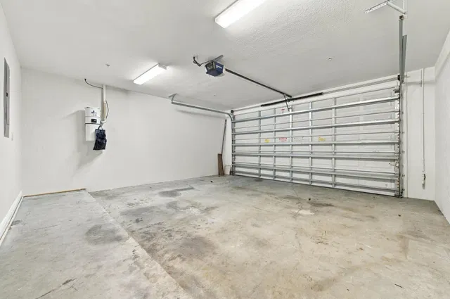 Unit 25 photo 35