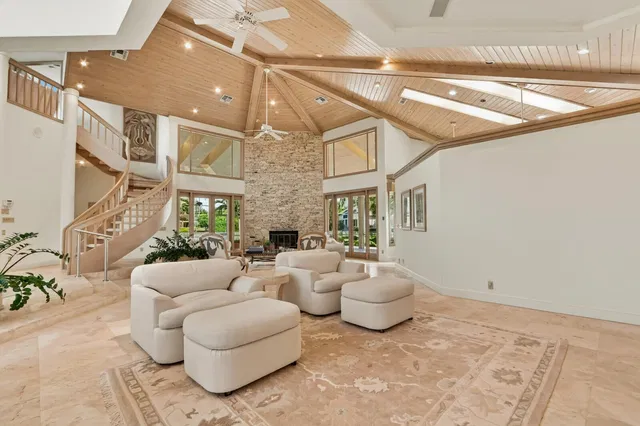 Frenchman's Creek Residence photo 16