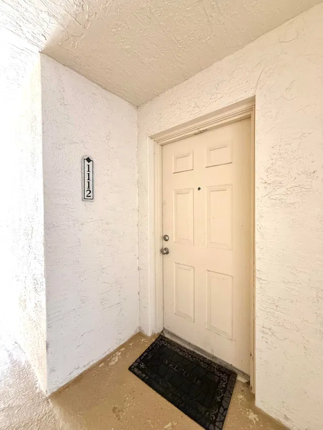 Unit 1112 photo 16