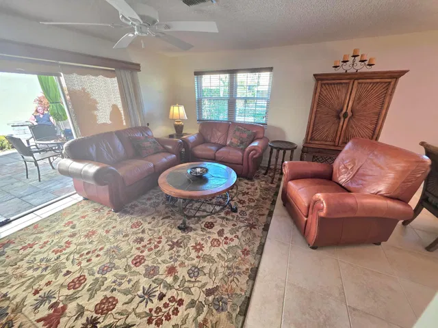  Residence photo 9