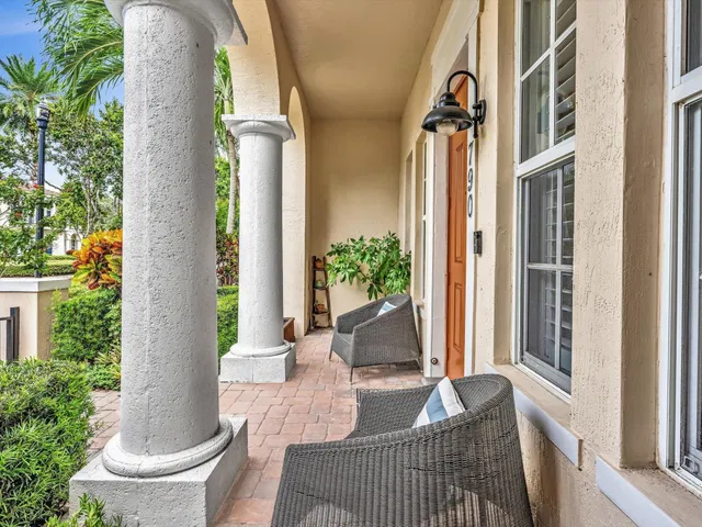  Residence photo 5