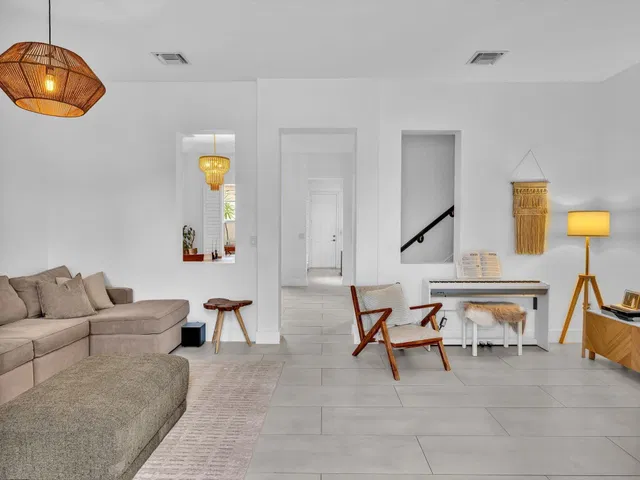  Residence photo 6