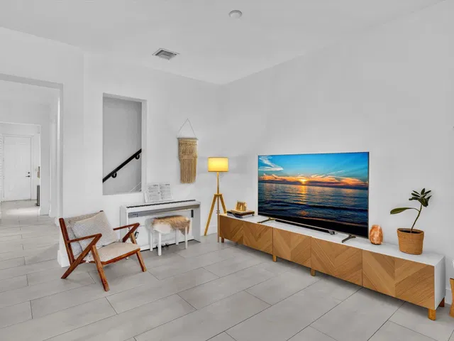  Residence photo 7
