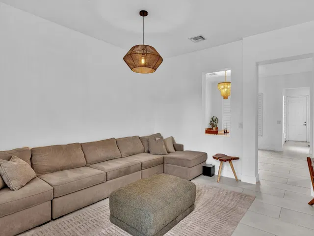  Residence photo 8