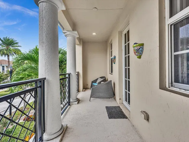  Residence photo 26
