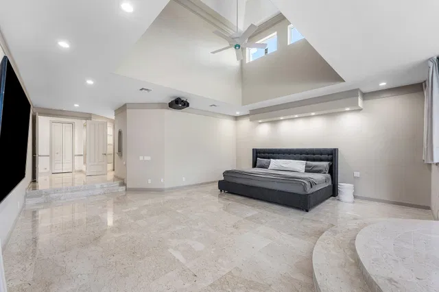Residence photo 17