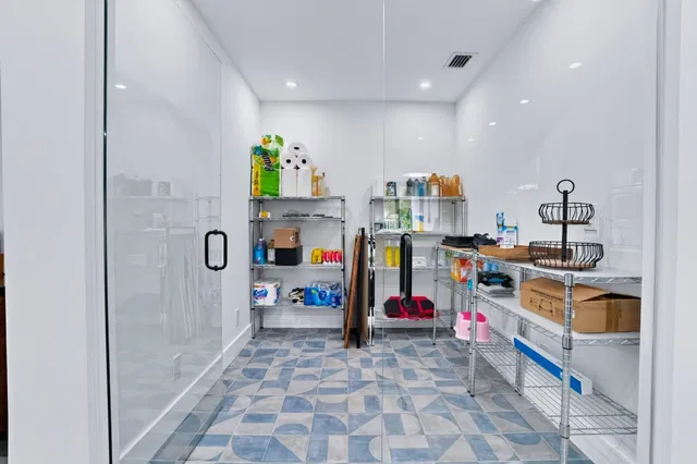 Residence photo 30