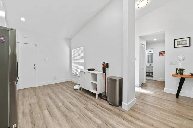  Residence photo 6