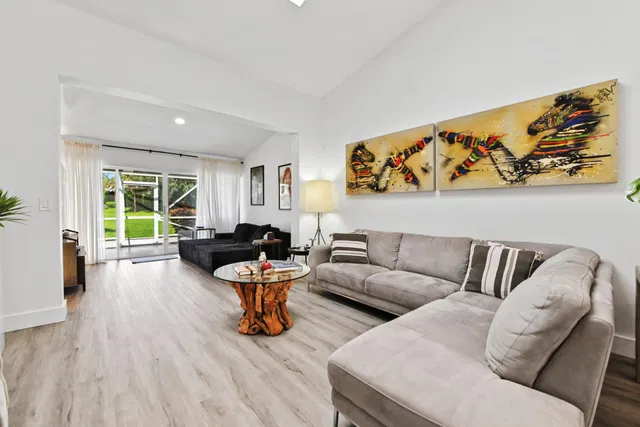  Residence photo 12