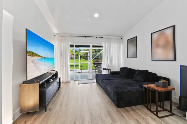  Residence photo 15