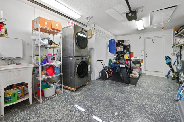  Residence photo 30