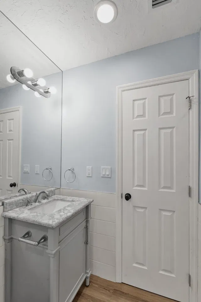 Unit 2 photo 18
