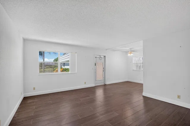  Residence photo 8