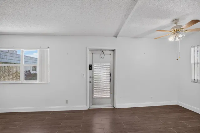  Residence photo 9