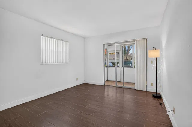  Residence photo 16