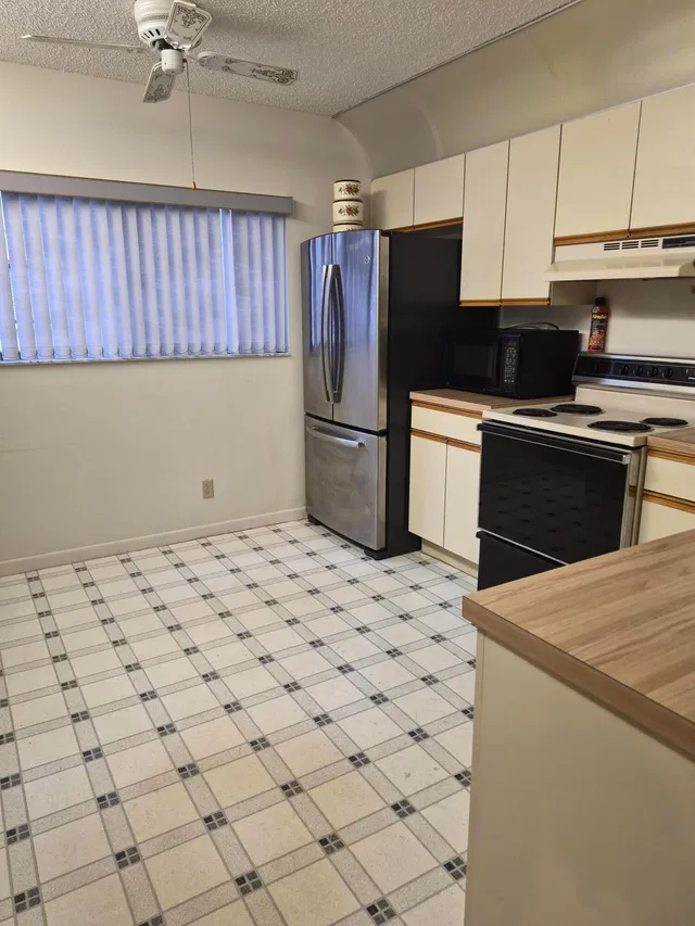  Unit 327 photo 4