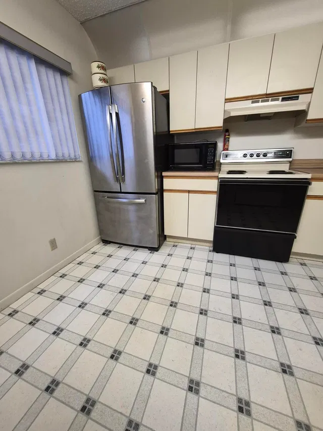  Unit 327 photo 5