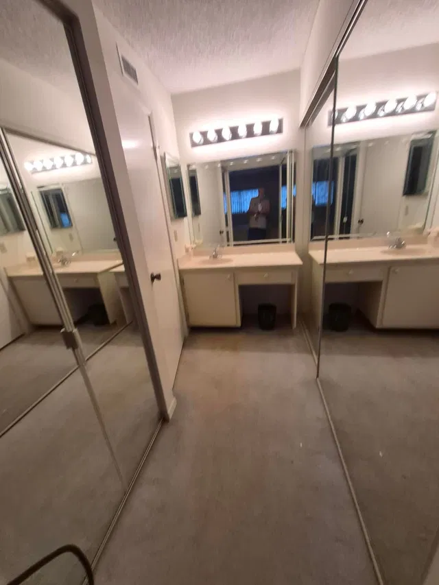  Unit 327 photo 8