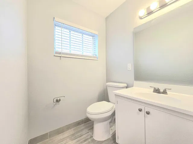  Unit A photo 34