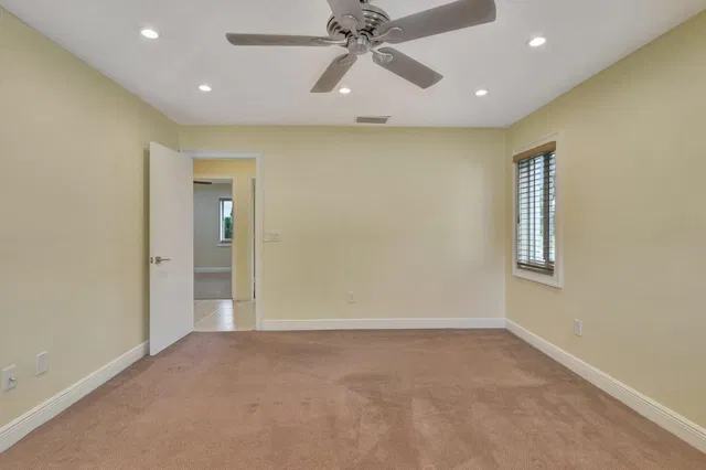 Residence photo 16