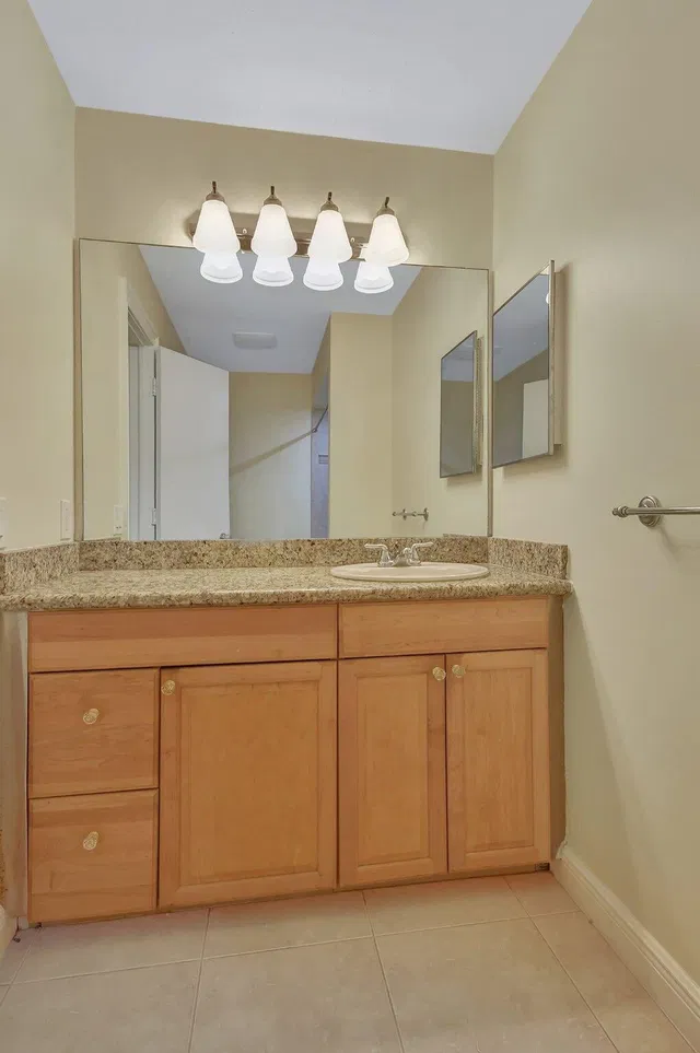 Residence photo 23