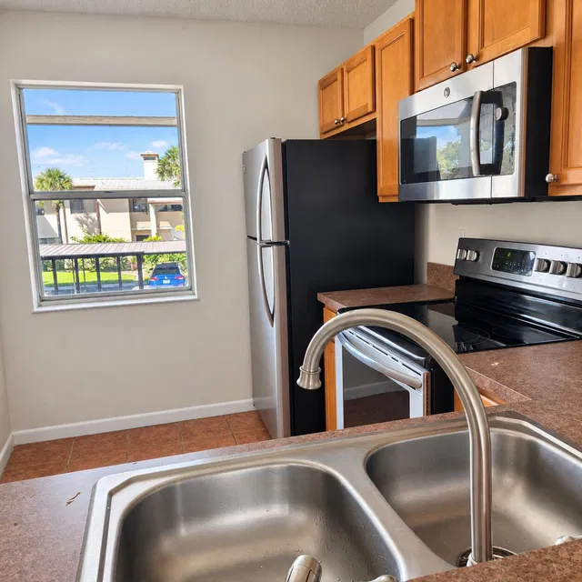 Unit 1206 photo 8