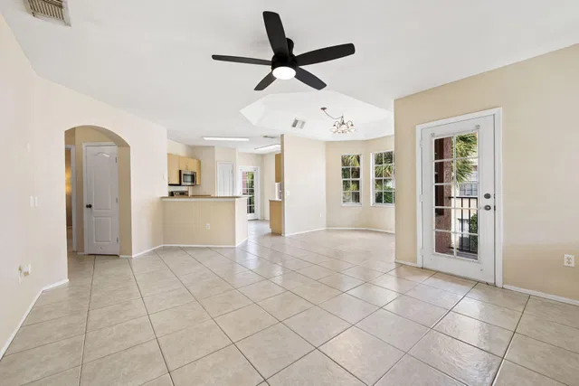 Residence photo 2