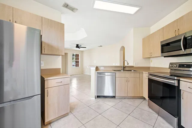 Residence photo 3