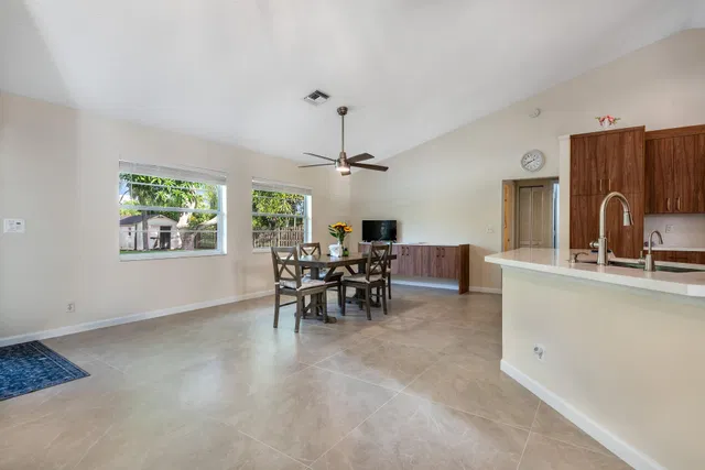 Residence photo 14