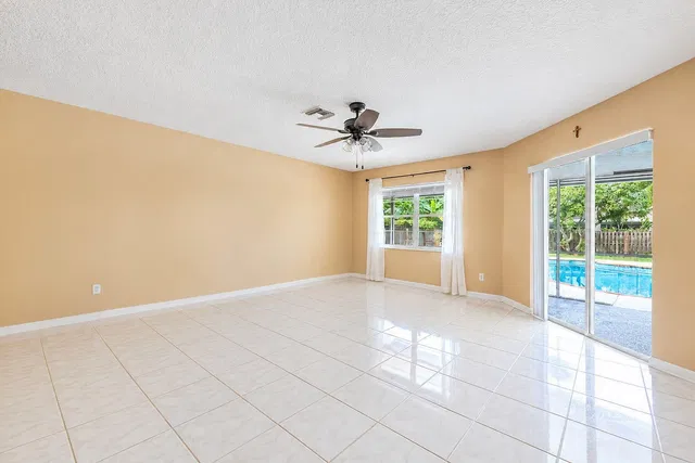  Residence photo 18