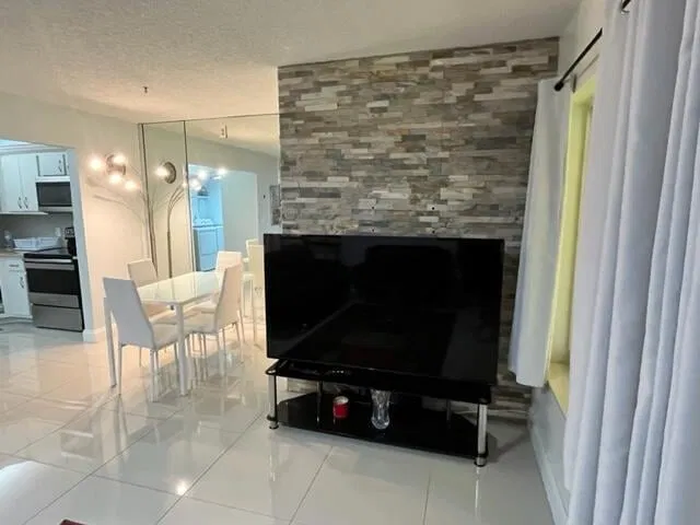 Unit C-2 photo 6