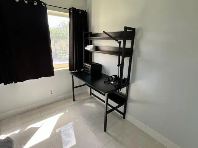 Unit C-2 photo 11