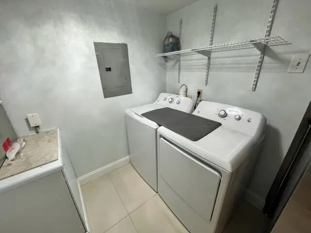 Unit C-2 photo 14