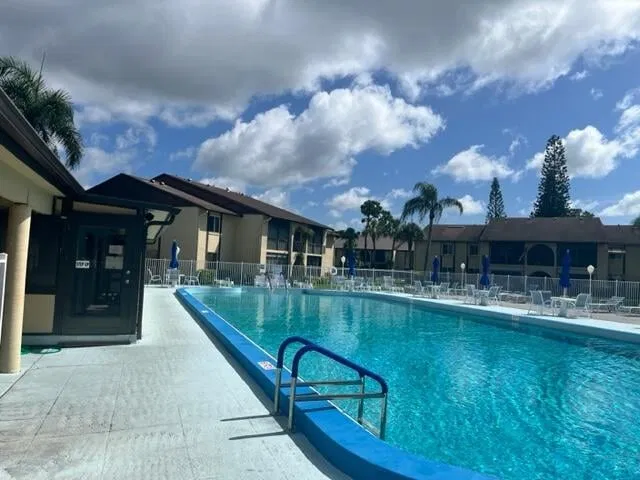 Unit C-2 photo 18