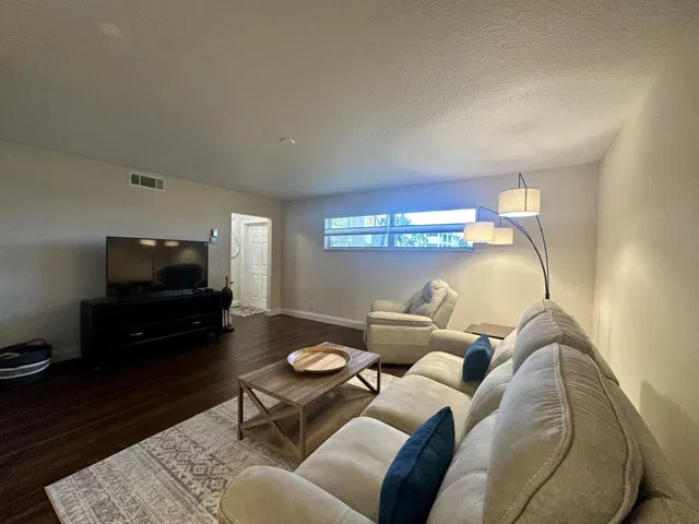 Unit 103 photo 6