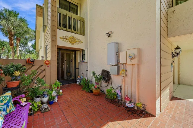  Residence photo 6