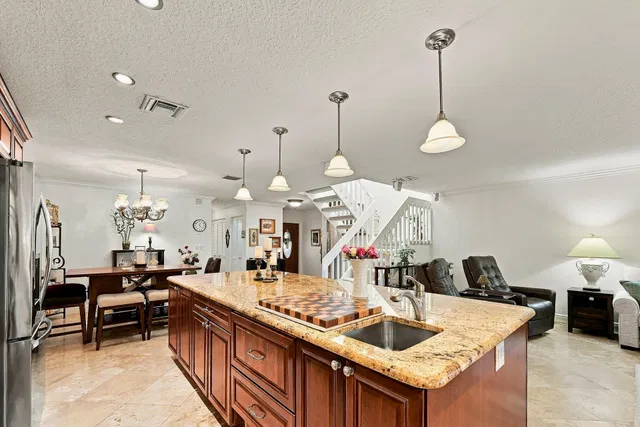 Residence photo 9