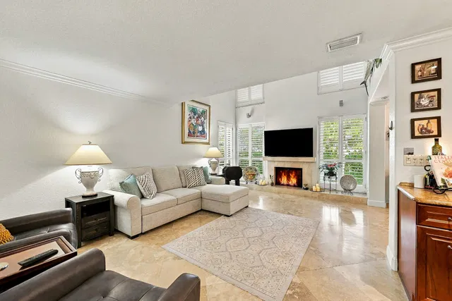  Residence photo 16