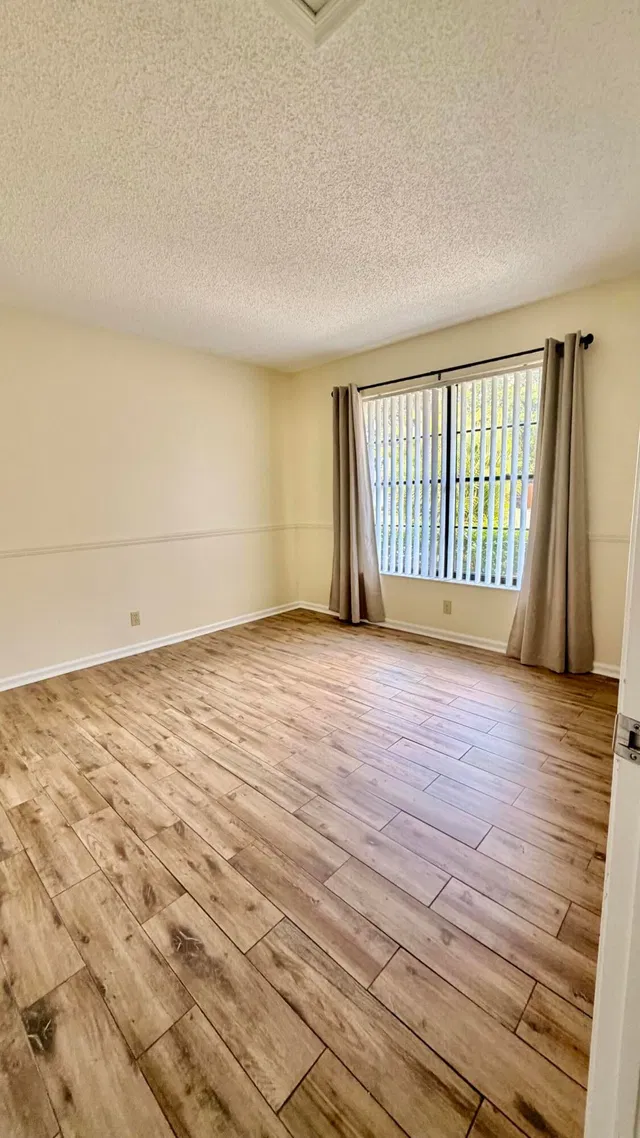 Residence photo 5