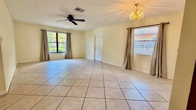Residence photo 6